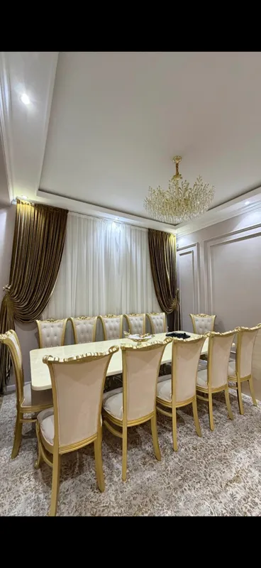 Стол и 12 стульев