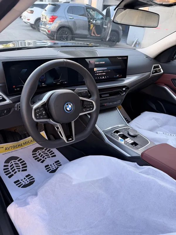 Bmw i3 35L 2025 4