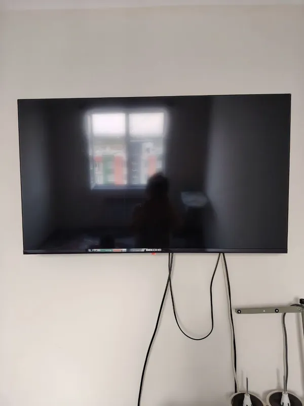 televizor 45ekran holati yangi