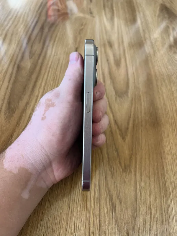 Iphone 15 pro titanium 4