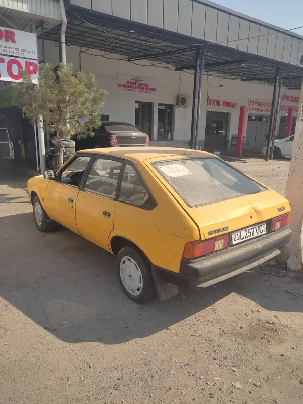 shoshilinch ravishda Moskvich mashinasi sotiladi 3
