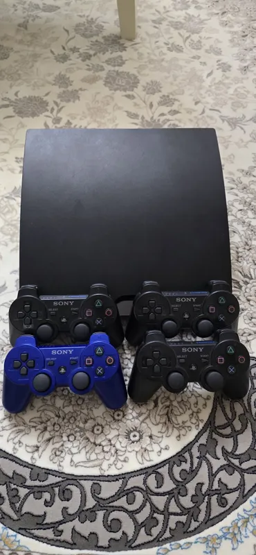 Ps3 sotiladi 4 ta pulti bor 6 ta disk bor bittasini 200 ming sõmdan — фото 1