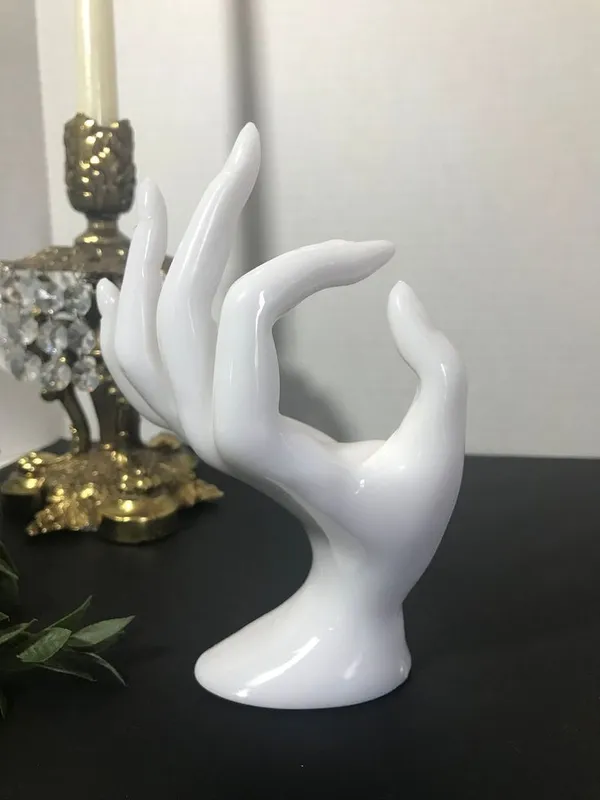 Рука подставка для украшений