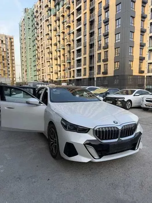 BMW I5 35 L naqd va xalol nasiyaga