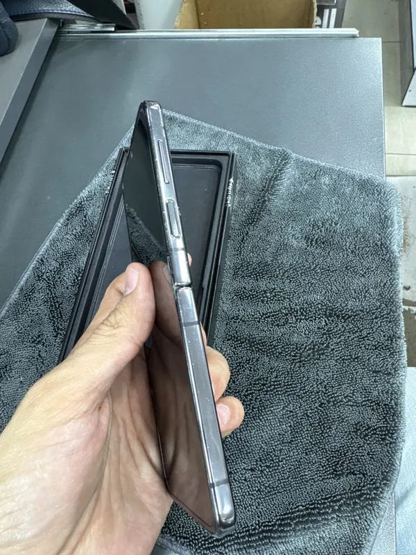 Samsung galaxy Z flip 4 vietnam — фото 2