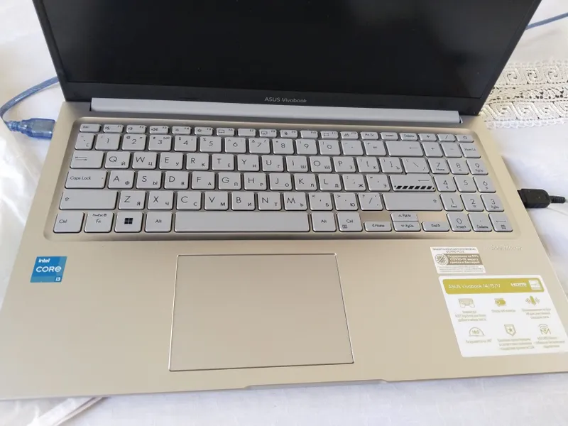 Noutbuk Vivo bookASUS