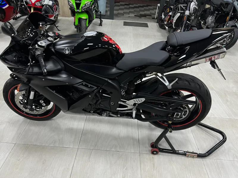 YAMAHA R1 3