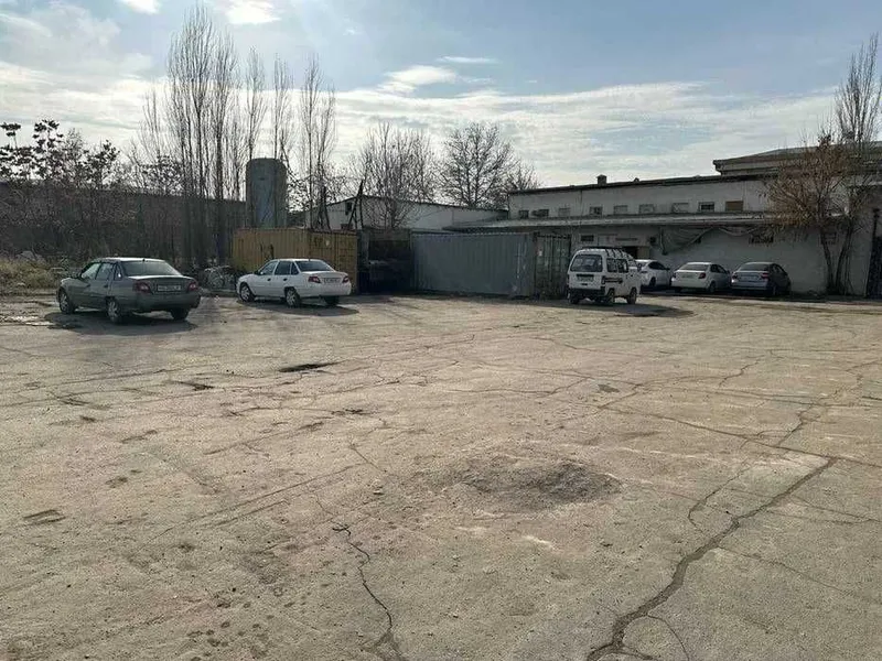 Продаётся в помещение под склад 4