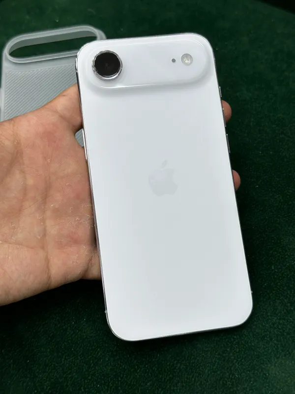 Iphone 17 air 95% идеальное состояние, есть царапины, IMEI прошёл 2