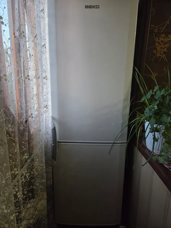 продается холодильник