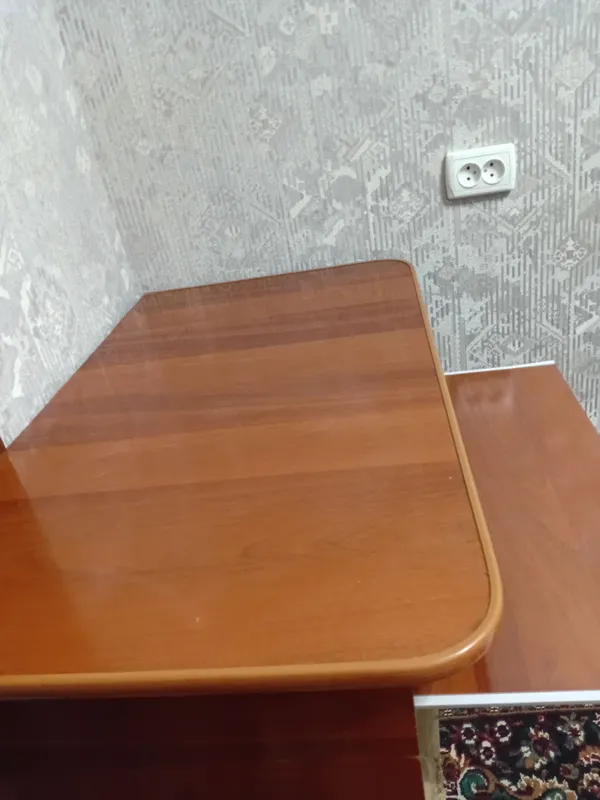 Продаётся компьютерный стол 2