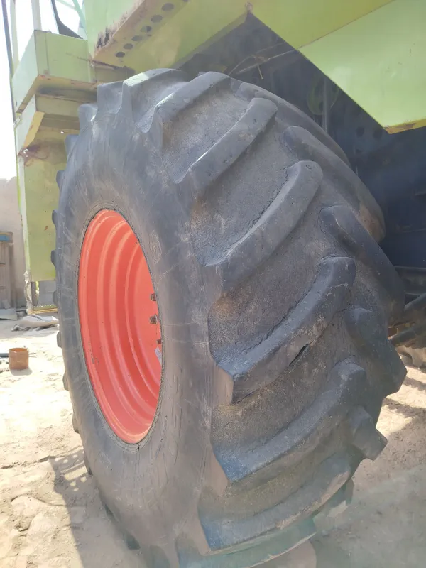 Claas mega 204 old shinasi sotiladi ! 3 Claas mega 204 old shinasi sotiladi ! 3