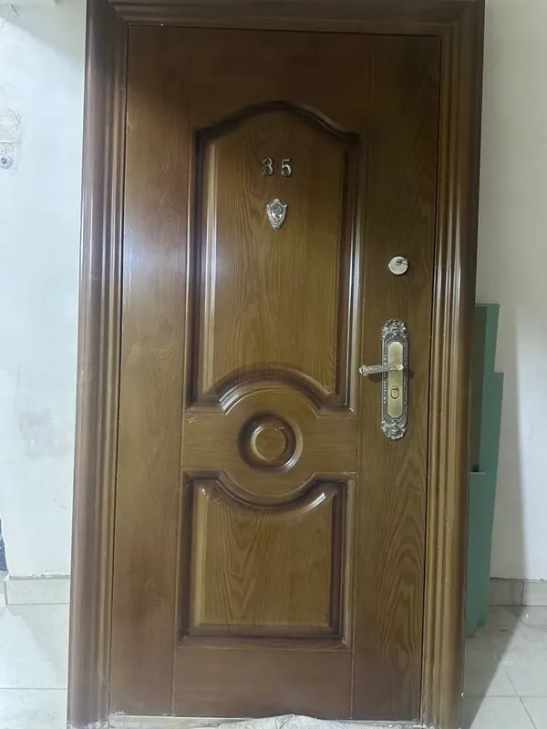 Продается входная дверь.