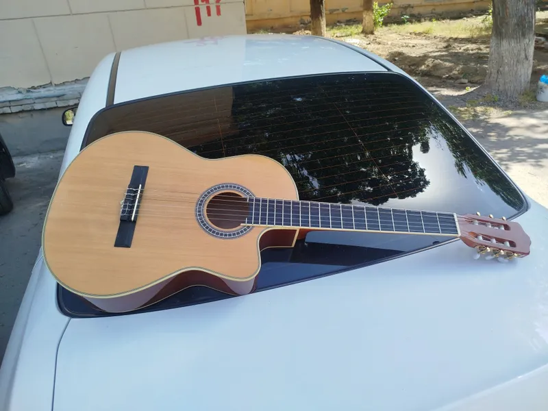 Gitara sotiladi kop iwlatilmagan