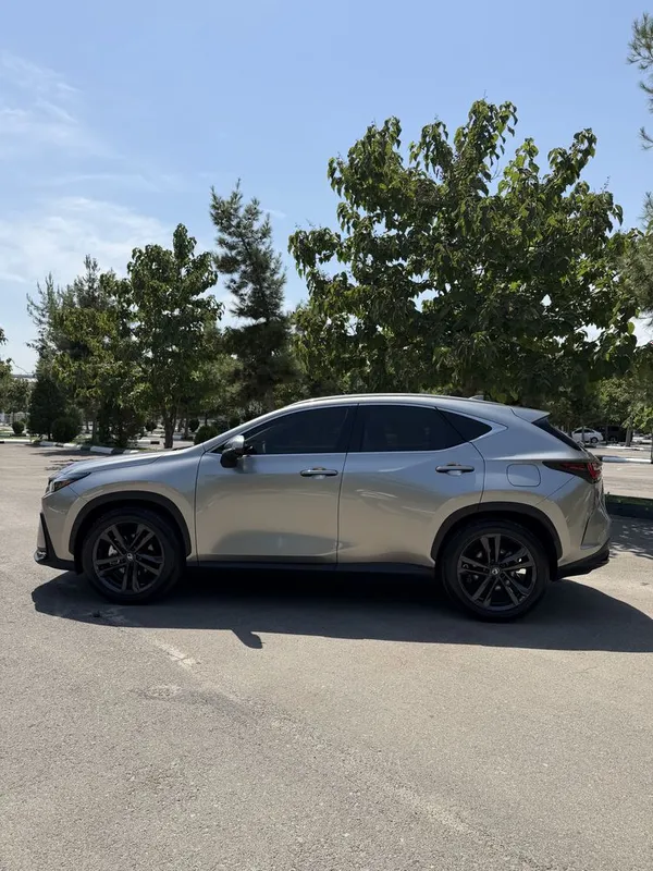 LEXUS nx350h 2025 birka 2026 texpasport Yurgan masofa 3300 klm — фото 1