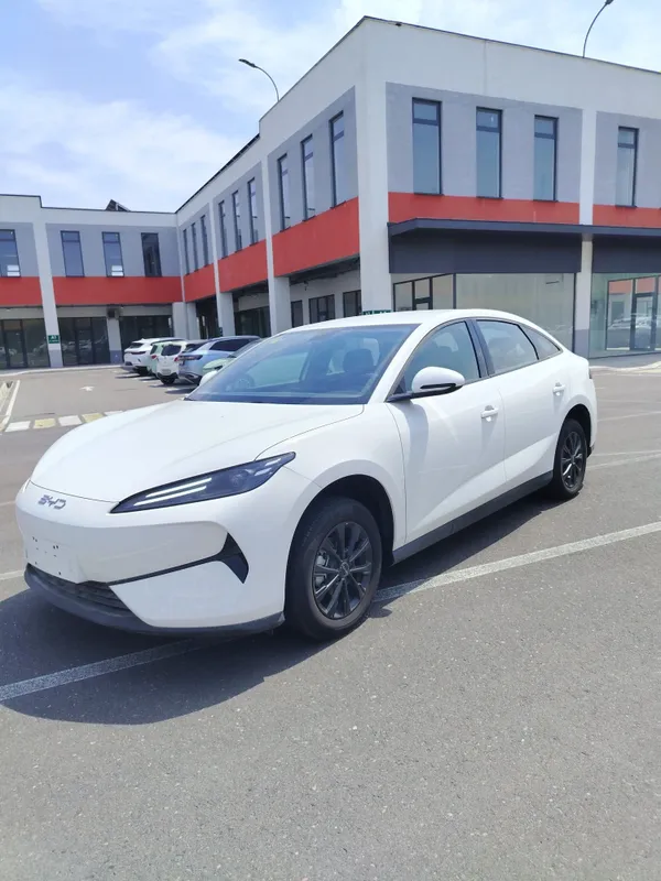 Byd E7 2025 yil 520km zapas xod — фото 1