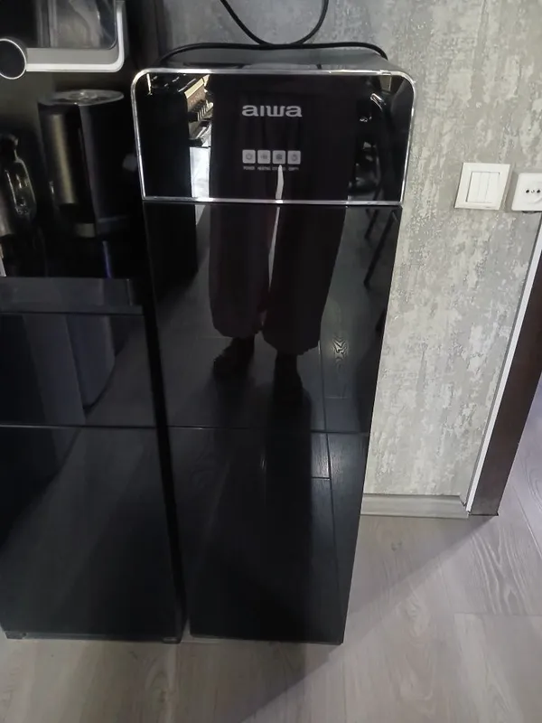 Кулер для воды AIWA Black Glass 1 Кулер для воды AIWA Black Glass 1