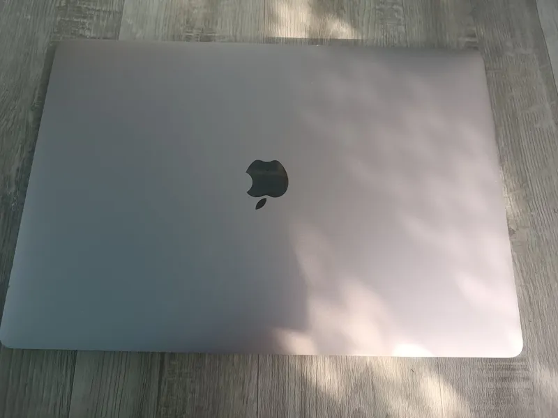 macbook pro 2
