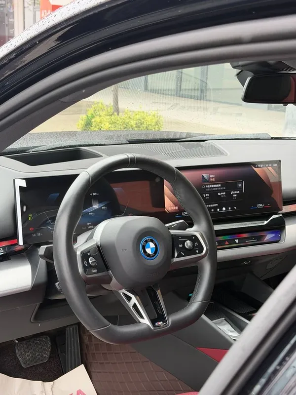 Bmw i5 40l 2025-Yil +dop option 4K Tv+ HUD 14.700Km KRASKA TOZZA!!! — фото 3