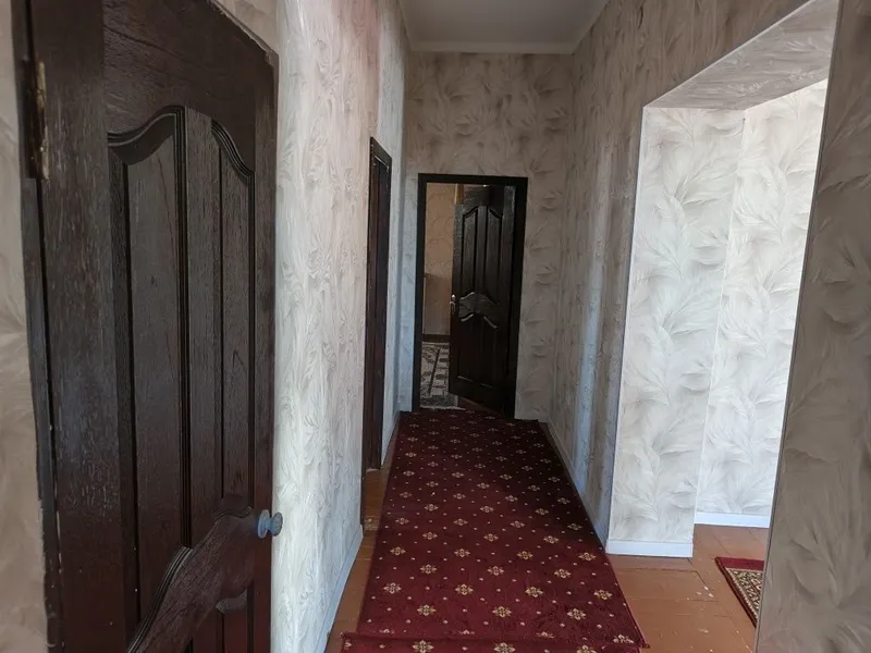 Uy sotiladi SROCHNO jihozlori bilan 650mk Shomoxulum kotedj yoʻl usti — фото 4 Uy sotiladi SROCHNO jihozlori bilan 650mk Shomoxulum kotedj yoʻl usti — фото 4