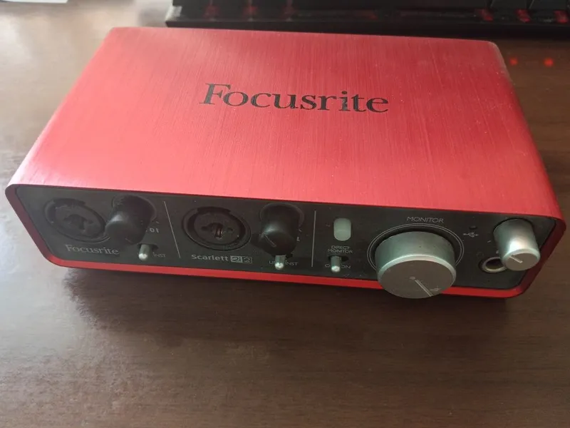 Продается звуковая карта Focusrite Scarlett 2i2 1st gen