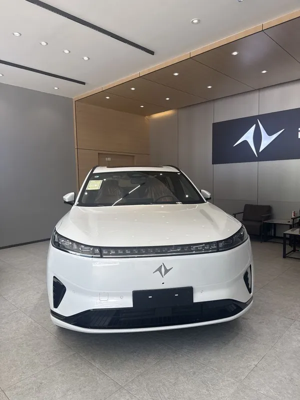 Dongfeng 008 hybrid 200 km 2025