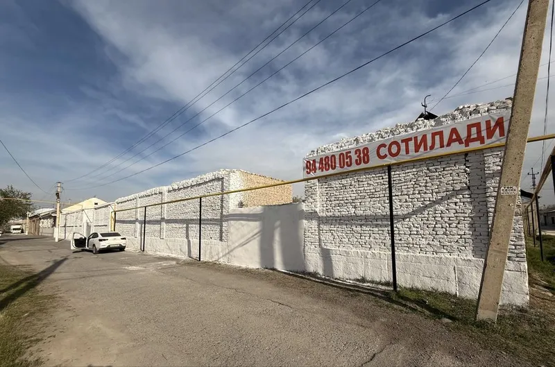 Ёнма-ён жойлашган ярим битган холатда ер участок сотилади 1соток12500$ Ёнма-ён жойлашган ярим битган холатда ер участок сотилади 1соток12500$