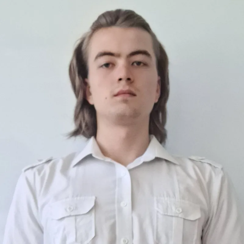 MGU bitiruvchisidan matematika maktabi