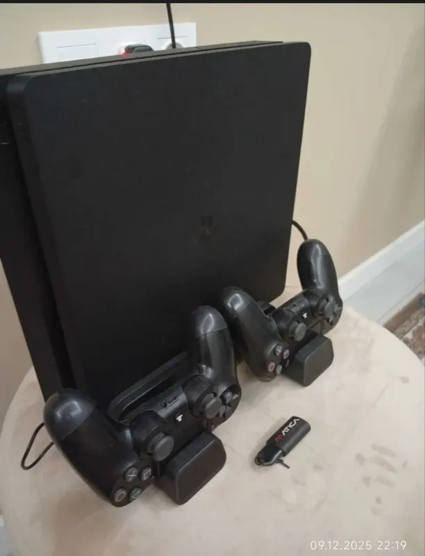 PlayStation 4 sony 2 ta jistiki bilan PlayStation 4 sony 2 ta jistiki bilan