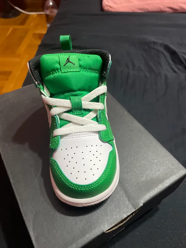 Новые детские кроссовки Air Jordan Lucky Green 2 Новые детские кроссовки Air Jordan Lucky Green 2