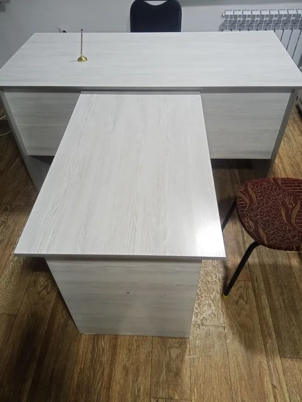 Ofisnoy mebel holati yangi