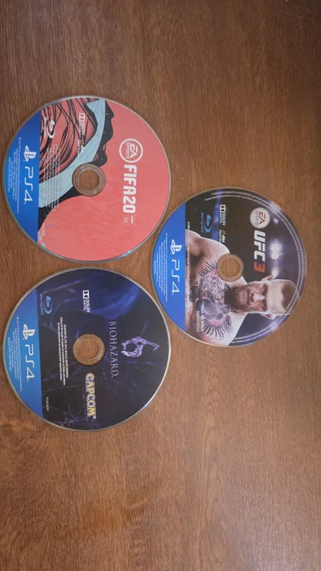 Playstation 4 disklari sotiladi Playstation 4 disklari sotiladi