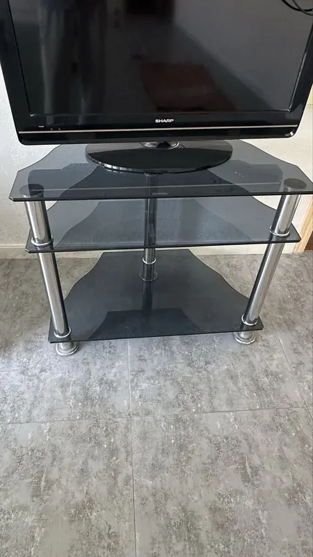 Sharp televizor va padstavka ikkalasi 2 Sharp televizor va padstavka ikkalasi 2