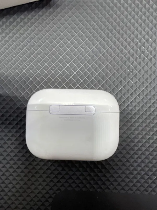 AirPods Pro 3, бывшие в употреблении 6 AirPods Pro 3, бывшие в употреблении 6