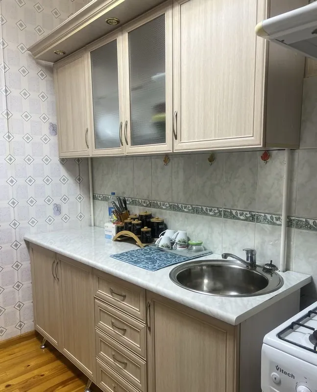 Oshxona garnituri sotiladi 3