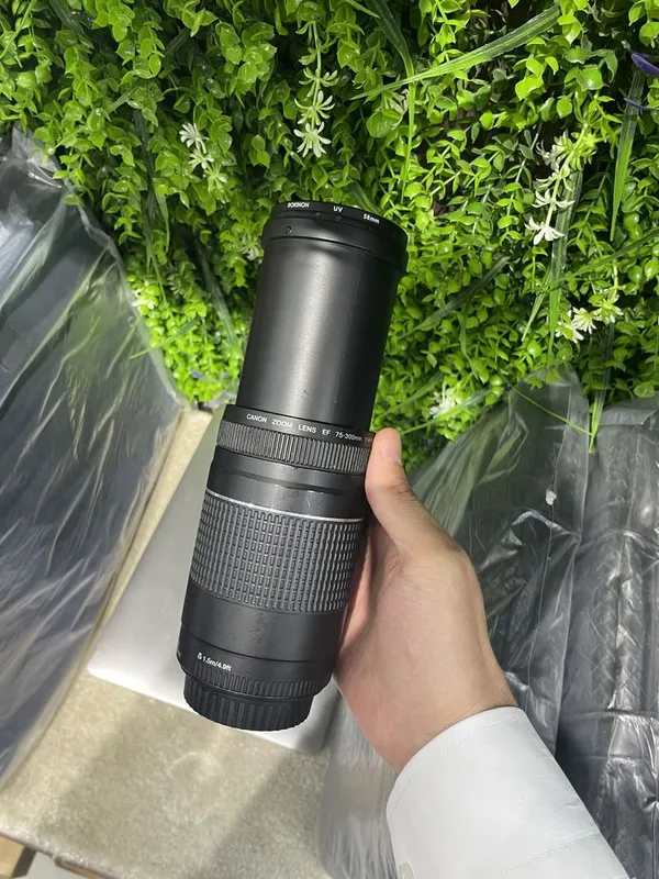 Canon zoom lens ef 75-300mm