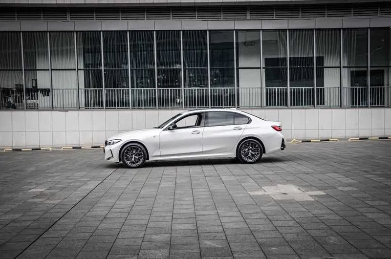 BMW 3 Series 330Li M Sport Night Package — фото 3