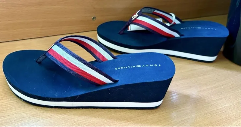 Женские брендовые сланцы Tommy Hilfiger 38-38,5 2 Женские брендовые сланцы Tommy Hilfiger 38-38,5 2