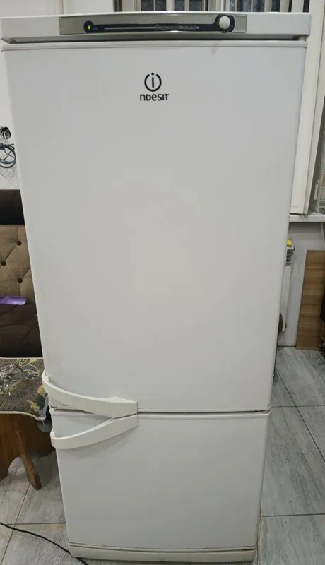 Продам холодильник INDESIIT 5 Продам холодильник INDESIIT 5
