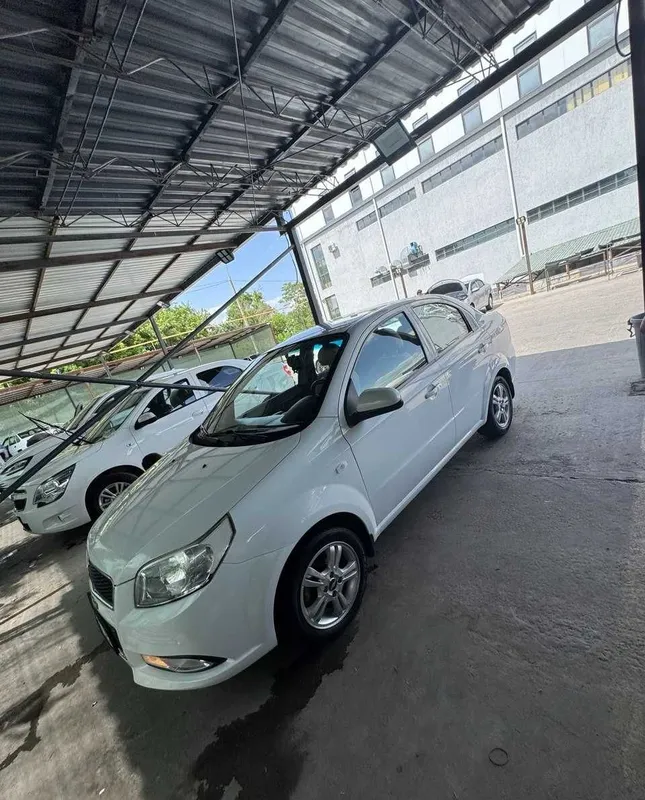Oq rangli Nexia 3 LTZ avtomobili 5 Oq rangli Nexia 3 LTZ avtomobili 5
