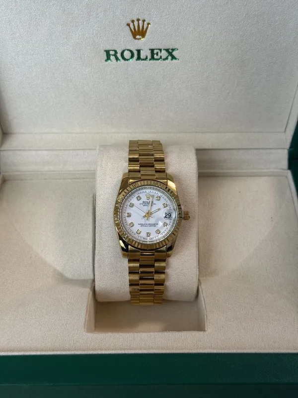 Женские часы Rolex, в подарочном каропке, с нежными элегатными камнями — фото 1
