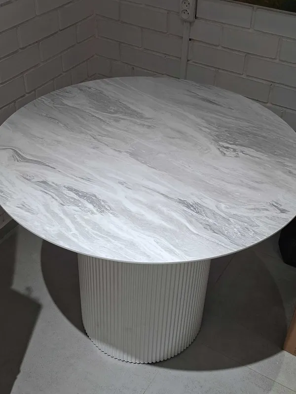 Zamonaviy ovqatlanish/interyer stoli (loft) – ideal holatda 1 Zamonaviy ovqatlanish/interyer stoli (loft) – ideal holatda 1