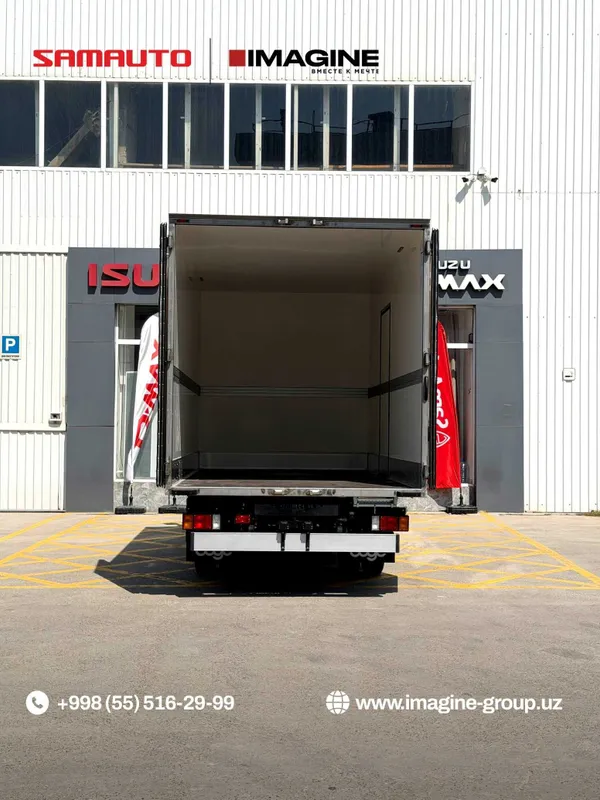 Изотермический фургон на базе шасси "ISUZU NMR77H" 2