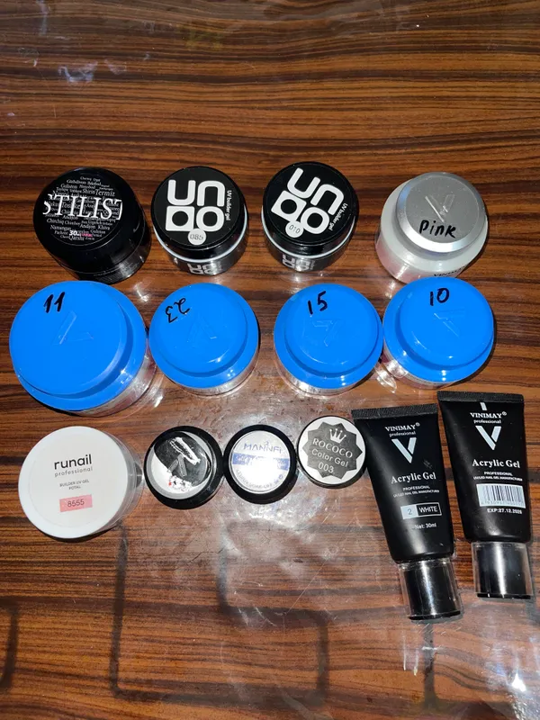Manikyur narsalari rasmdagı Hamması birga sotiladi