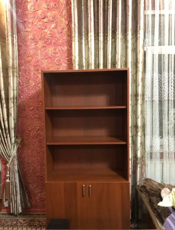Kitob shkafi sotiladii