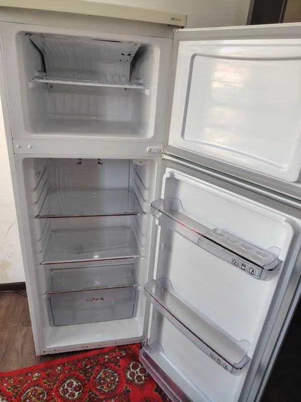 Холодильник Artel. Holati: ishlab turibdi. 2 kamerali. 1 500 00 1
