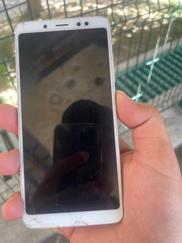 Redmi not 5. 4/64Gb xolati òrtacha 200 ming 1 Redmi not 5. 4/64Gb xolati òrtacha 200 ming 1