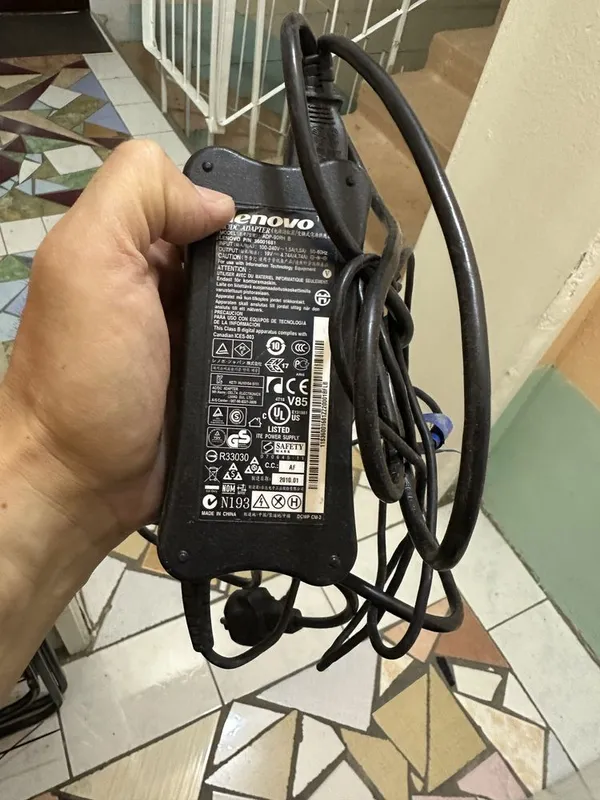 Notebook zaryatkasi sotiladi