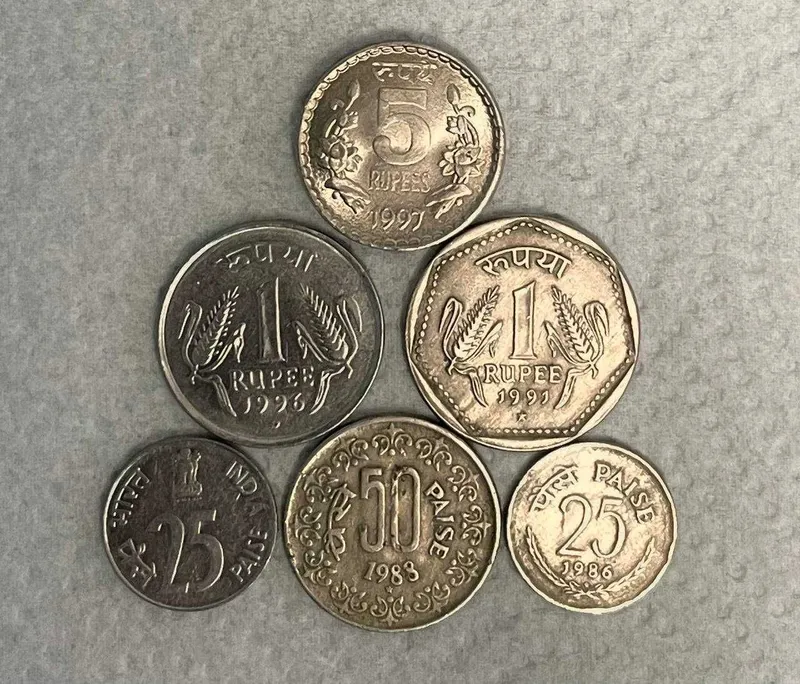 Индийские монеты 1980–90-х: 5 рупий, 1 рупия, 50/25 пайс — лотом