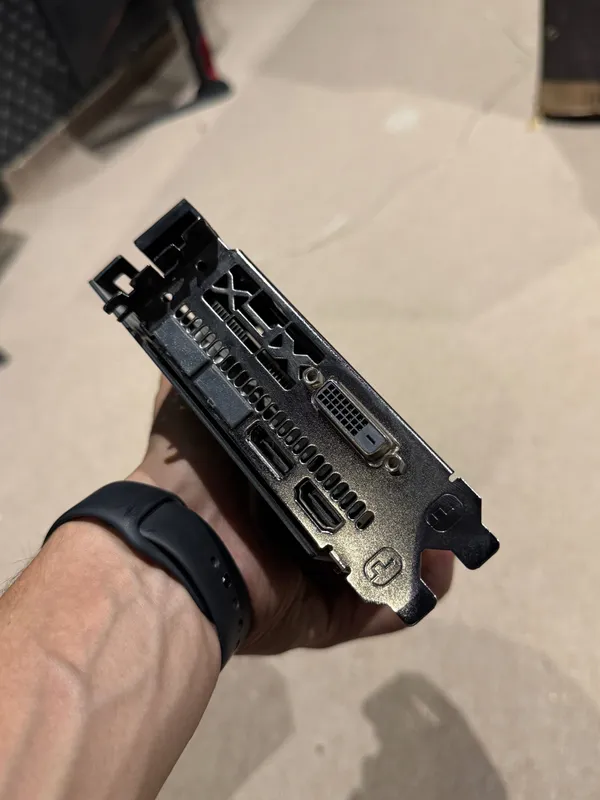Видеокарта XFX Radeon RX 580 8GB — фото 1 Видеокарта XFX Radeon RX 580 8GB — фото 1